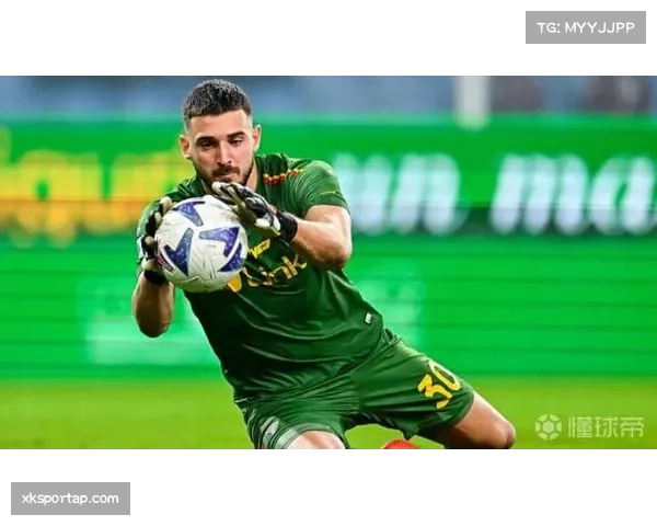 莱切门将法尔科内多次神勇扑救难阻球队主场失利结局
